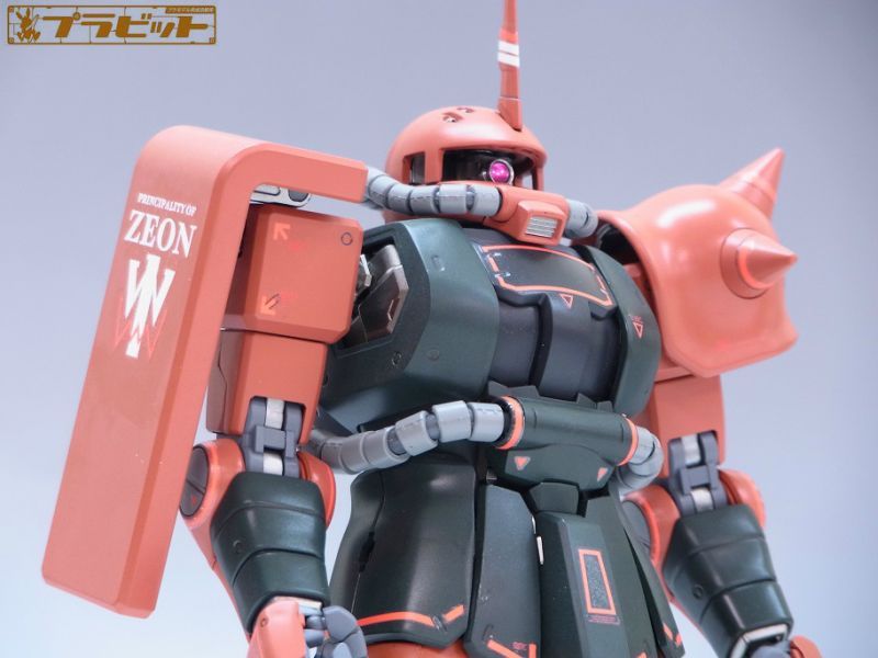 MG 1/100 MS-06FS ガルマ・ザビ専用ザクII 完成品（全塗装）