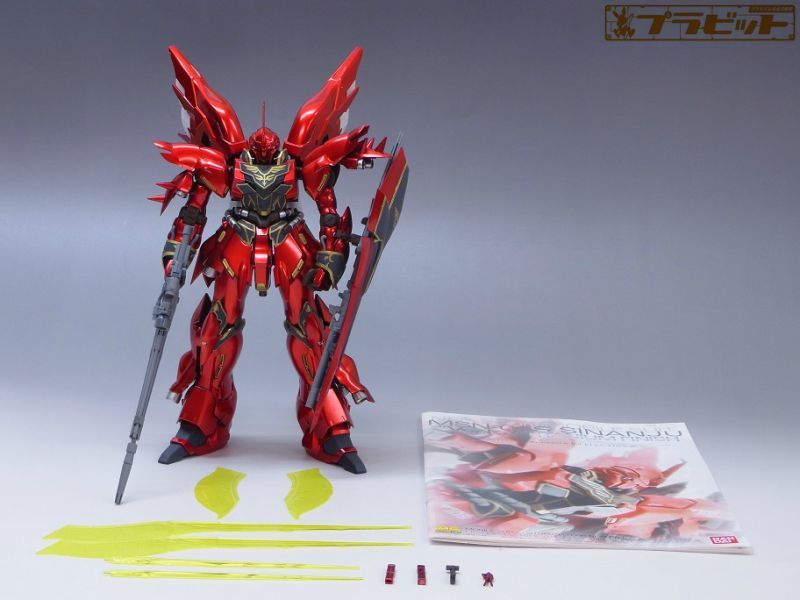 MG 1/100 MSN-06S シナンジュ チタニウムフィニッシュ 完成品（一部塗装）