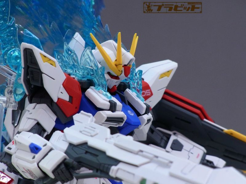 MG 1/100 スタービルドストライクガンダム 完成品-