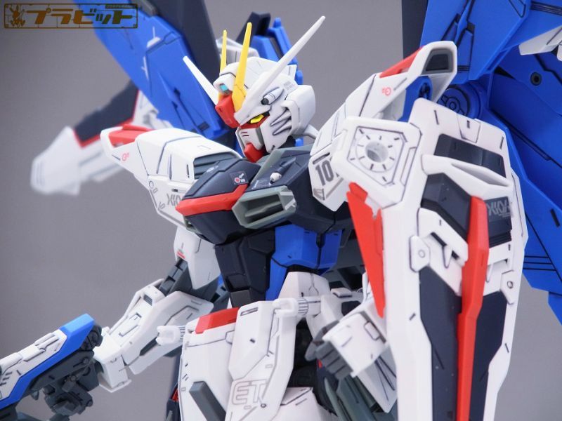 MG 1／100 フリーダムガンダムVer.2.0 完成品 - プラモデル