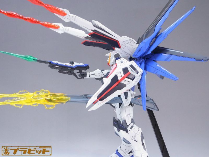 MG 1/100 フリーダムガンダム Ver.2.0 + 拡張エフェクトセット 完成品 