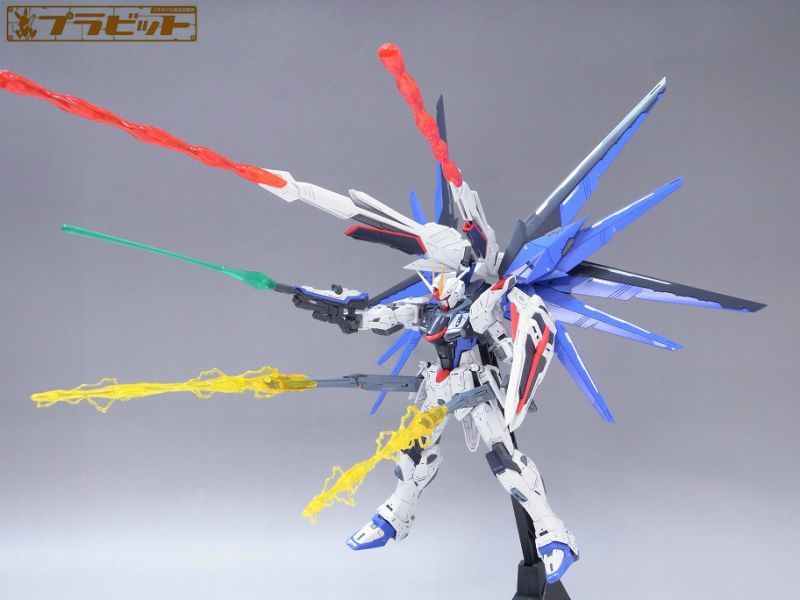 MG 1/100 フリーダムガンダム Ver.2.0 + 拡張エフェクトセット 完成品（全塗装）