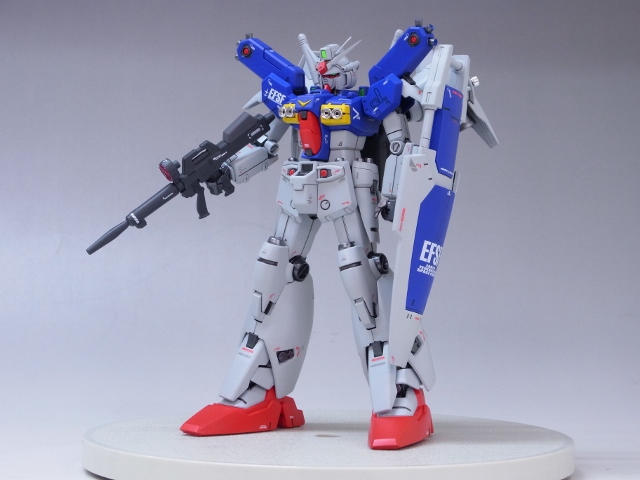 大得価安いMG 1/100 RX-78-GP01-Fb ガンダム試作一号機 フルバァーニァン ゼフィランサス （塗装完成品・代理出品） 完成品